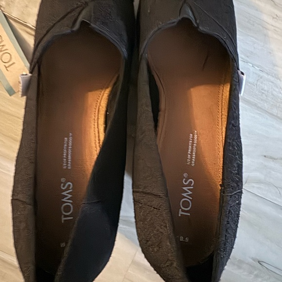 TOMS Classic Black Canvas Wedge Shoes - Picture 5 of 9